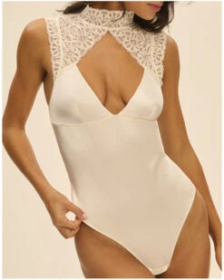 Simone Perele Body String En Satin Simone Pérèle Symphonie (Naturel)