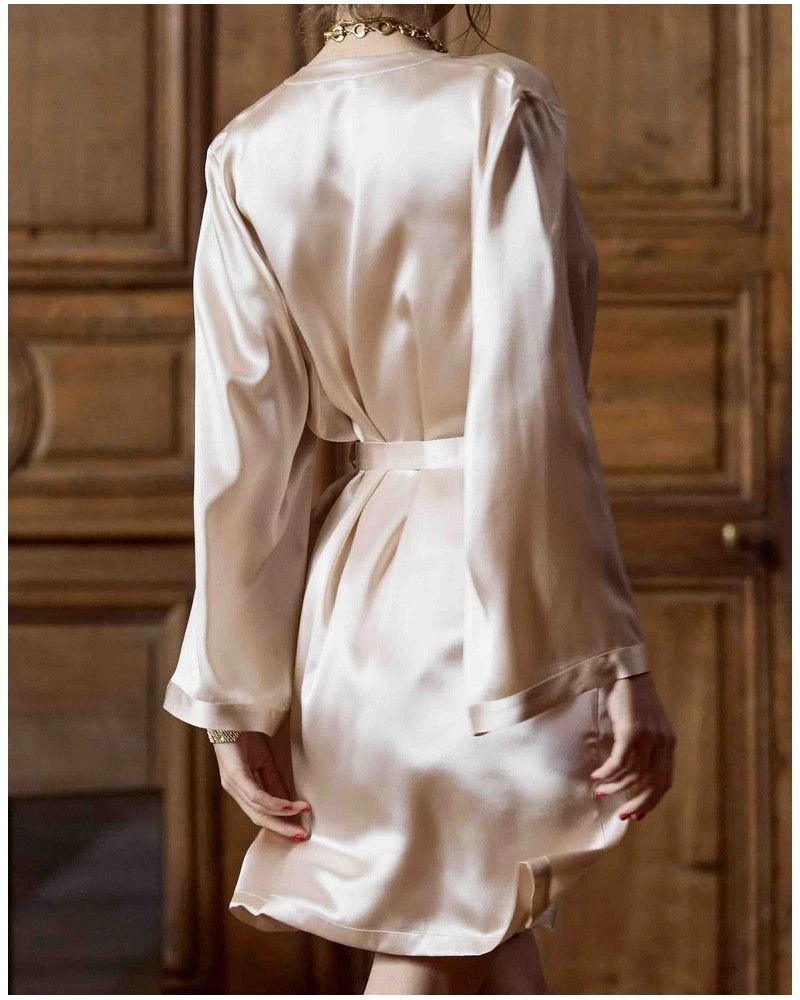 Déshabillé 100% Soie Tracy Marjolaine (Sable) 2 Déshabillé 100% Soie Tracy Marjolaine (Sable) – Image 2